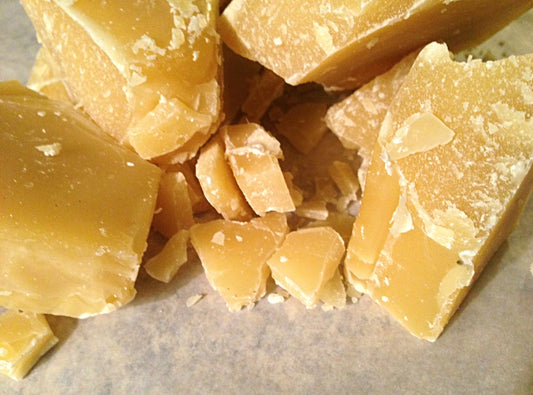 Exploring the Benefits of Beeswax in Skincare